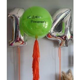 Набор шаров из двух цифр и большого шара